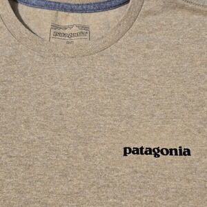 Patagonia P-6 Logo Responsibili-Tee In Talon Gold Size Medium NWOT